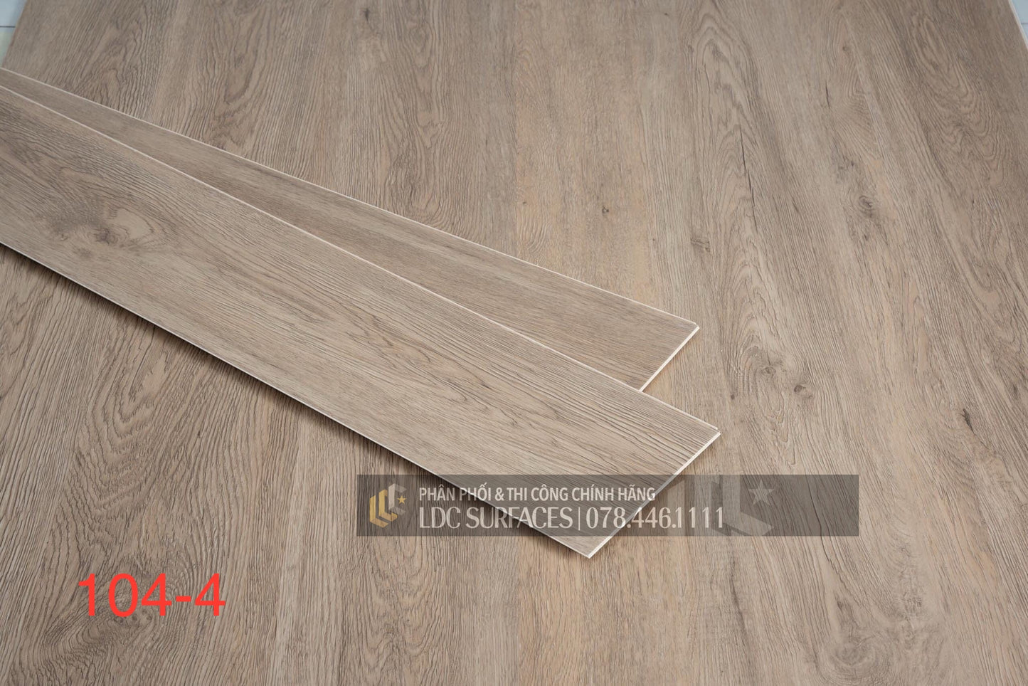 Sàn nhựa đá công nghệ Spc hèm khoá Neo Titan là dòng sản phẩm sàn nhựa đá công nghệ Spc hèm khoá ra mắt đầu tiên và cũng là dòng sản phẩm cao cấp và chất lượng tạo nên tên tuổi thương hiệu Neo Floor tại thị trường Việt Nam cũng như thị trường Quốc Tế