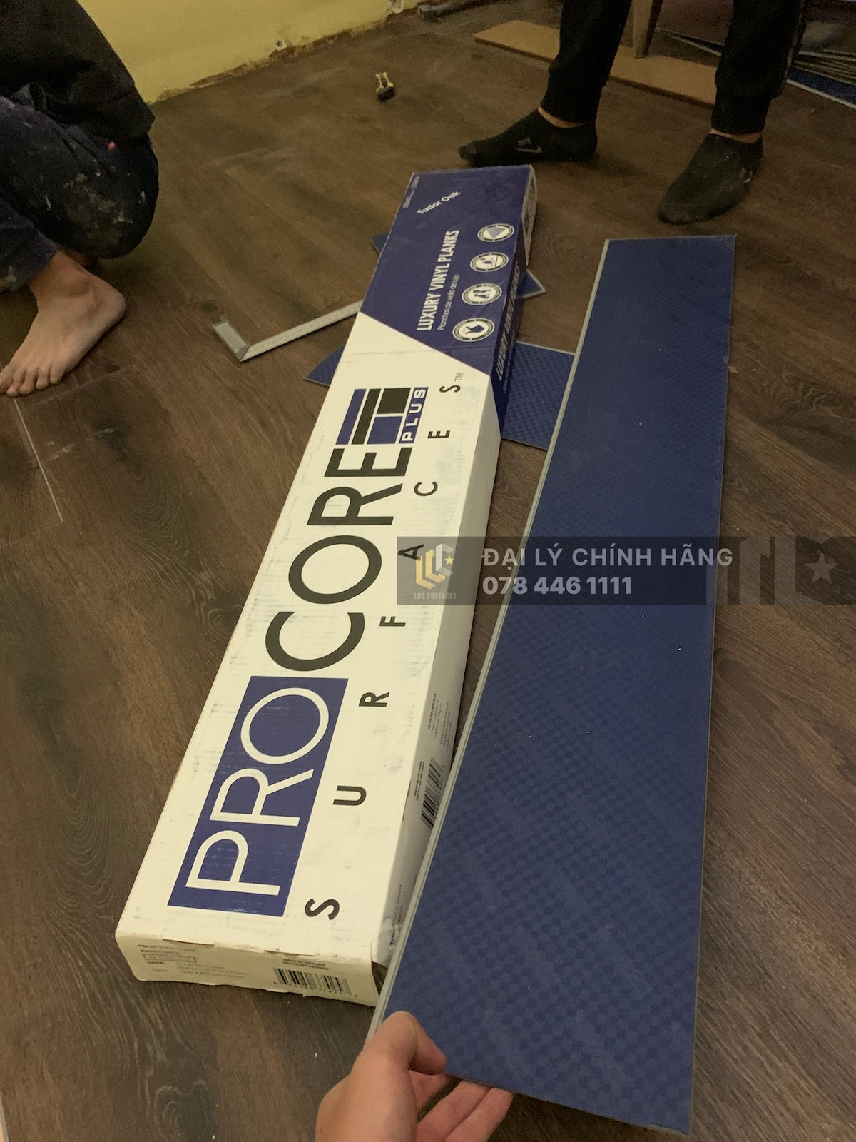 Sàn nhựa đá công nghệ SPC hèm khóa Á Mỹ xuất dư Mỹ 5mm
