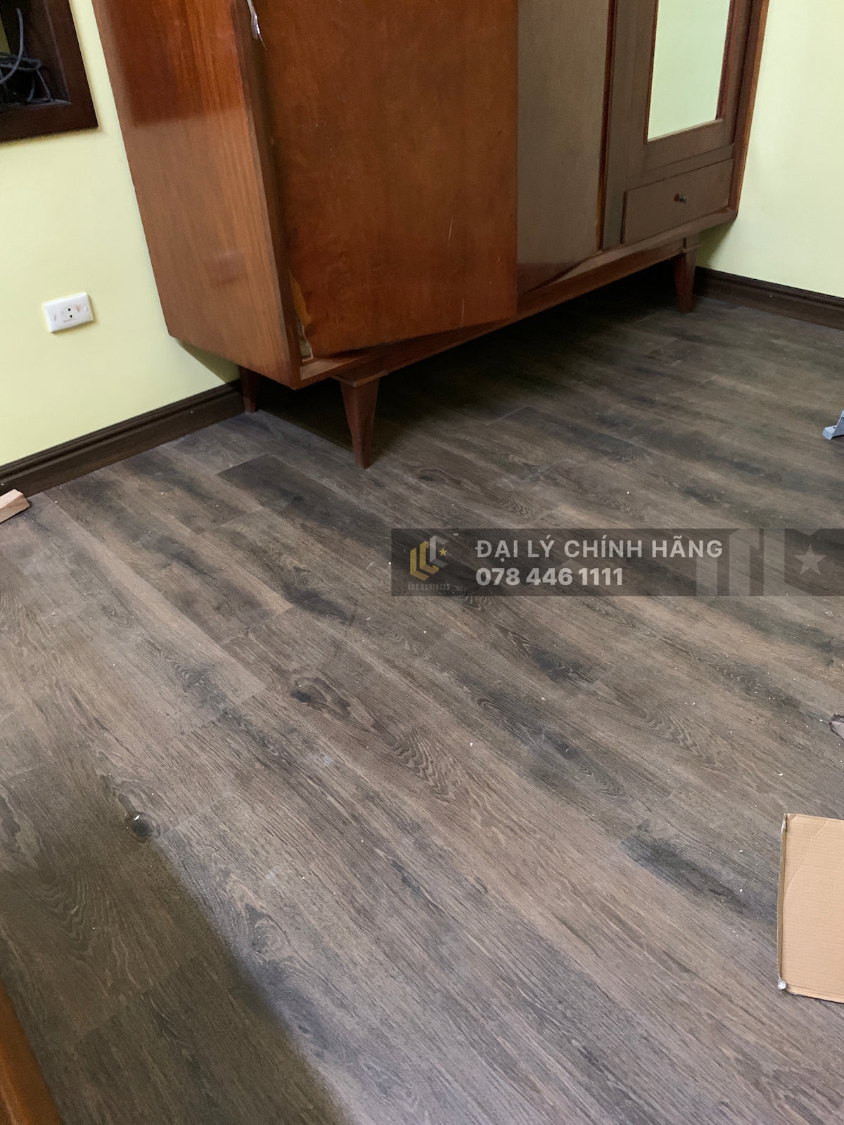 Sàn nhựa đá công nghệ SPC hèm khóa Á Mỹ xuất dư Mỹ 5mm