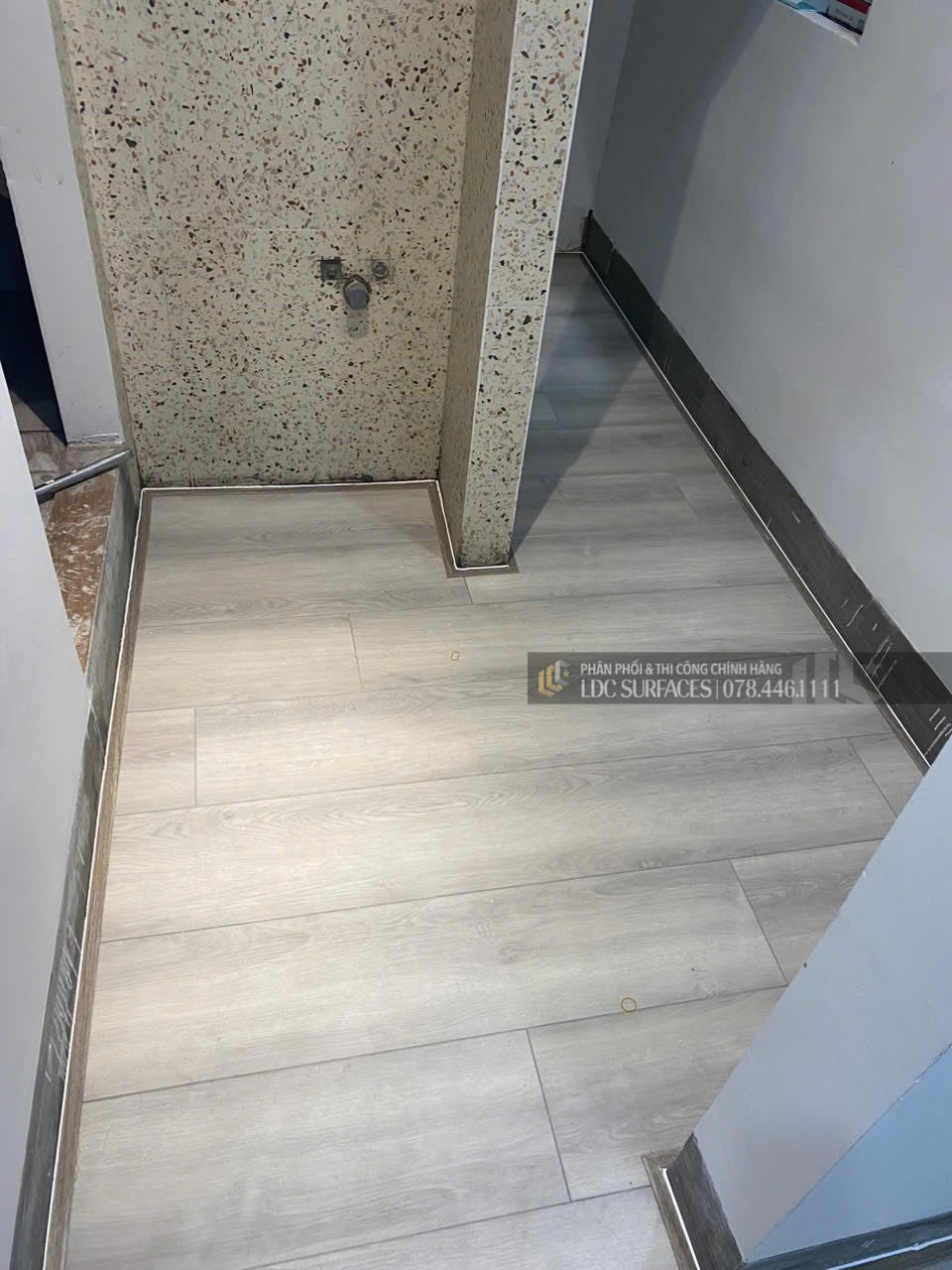Sàn nhựa đá công nghệ Spc hèm khoá xuất dư Mỹ LDC028