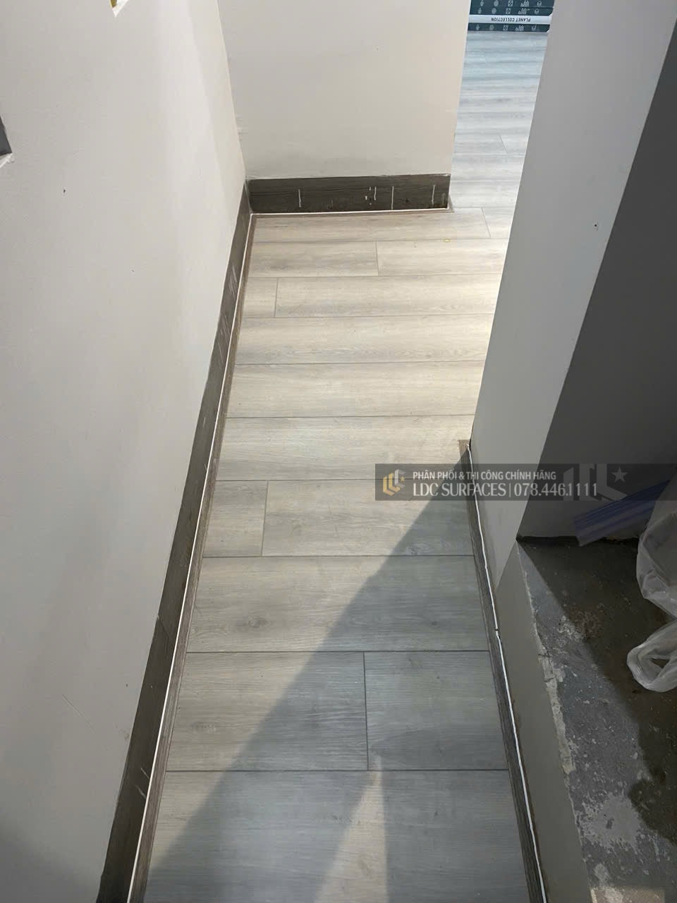 Sàn nhựa đá công nghệ Spc hèm khoá xuất dư Mỹ LDC028