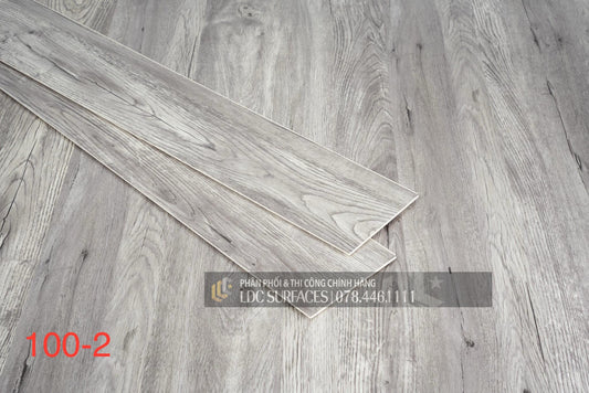 Sàn nhựa đá công nghệ Spc hèm khoá có cán sẵn đế lót vào mặt lưng tấm sàn Neo titan sản phẩm sàn spc cao cấp sản xuất tại Việt Nam