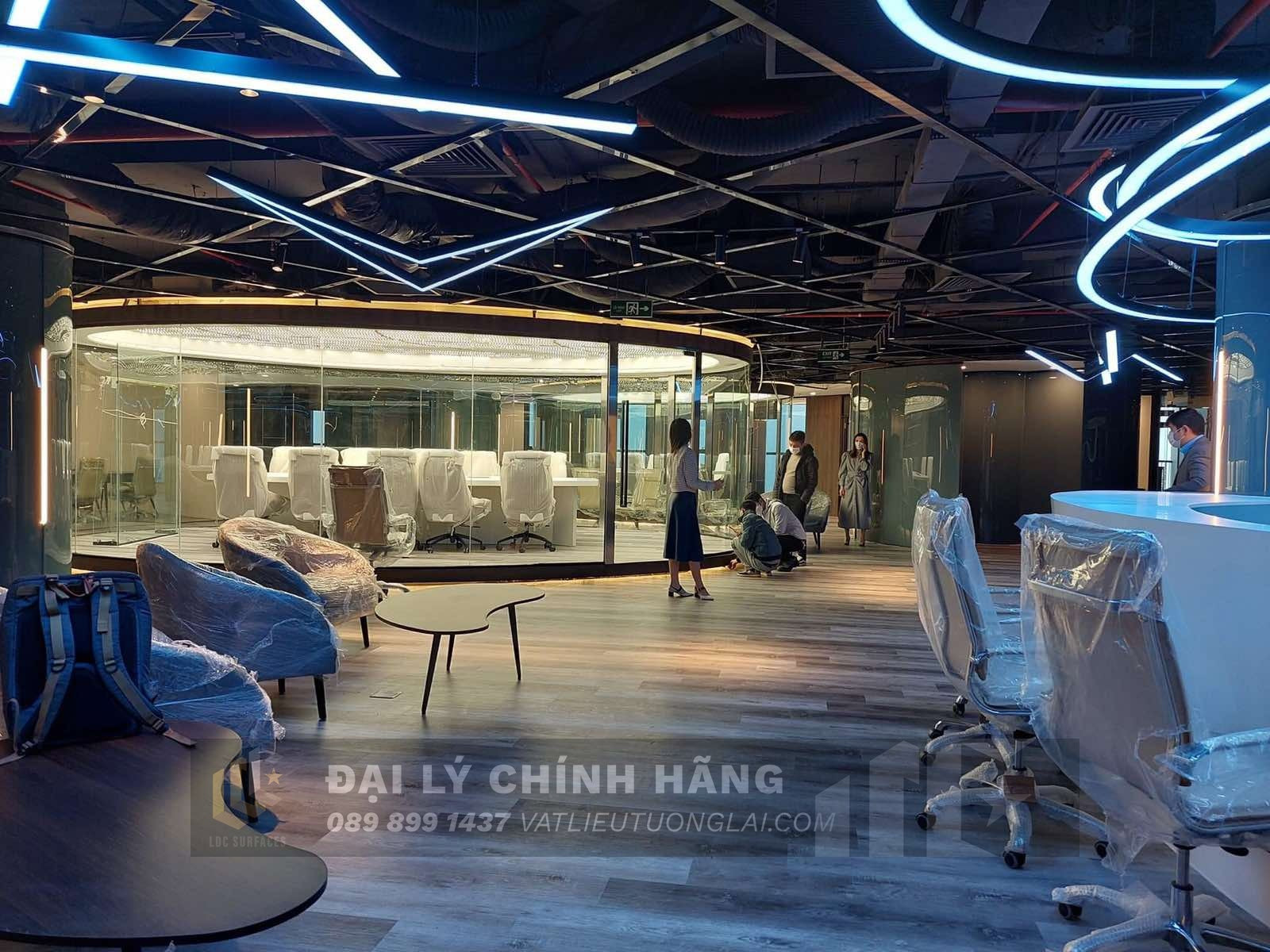 Sàn nhựa đá công nghệ SPC hèm khóa Royal Crystal RCFW